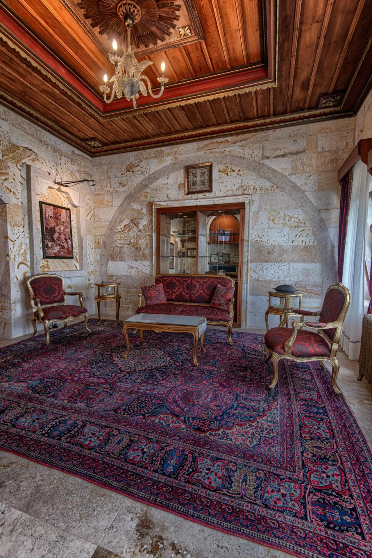 King Suite - Photo 11