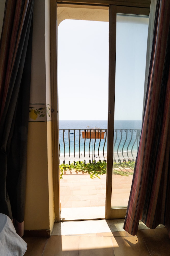 Double Room, Balcony, Sea View - Photo 15