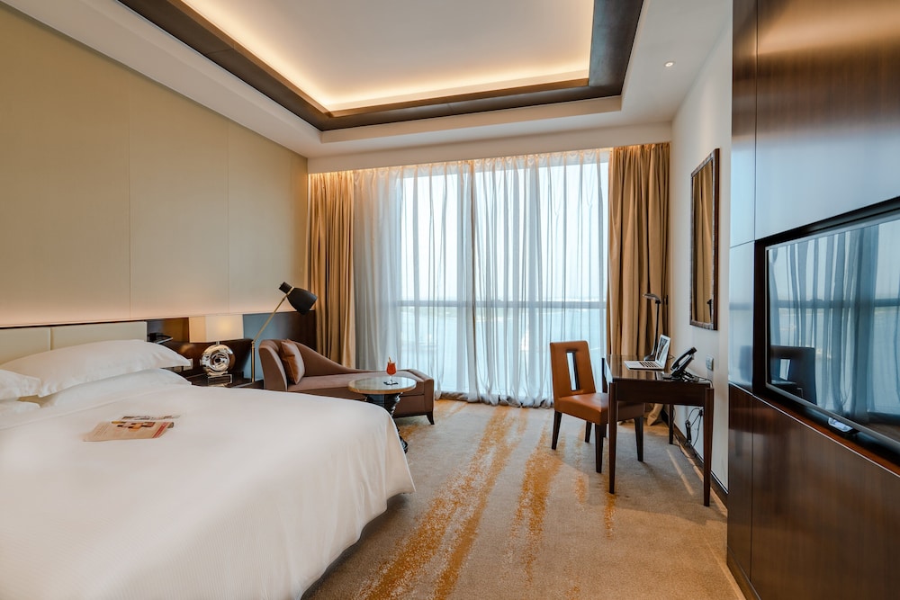 Spacious Sea View or City View Room With Lounge Access - King Bed - Photo 7