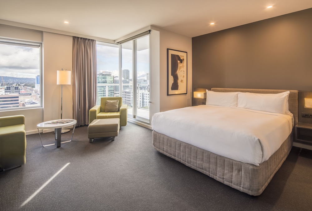 Junior Suite, 1 King Bed, Balcony - Photo 3