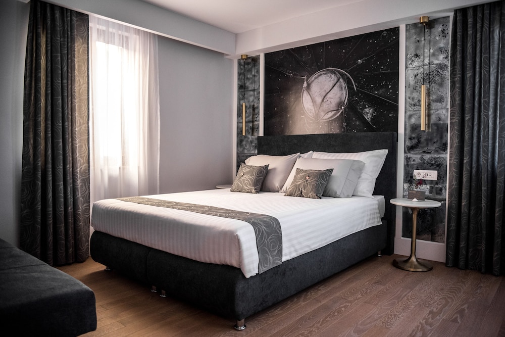 Deluxe Suite, 1 Queen Bed with Sofa bed, Sea View photo 1