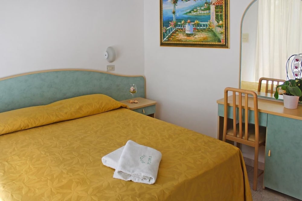 Quadruple Room - Photo 5