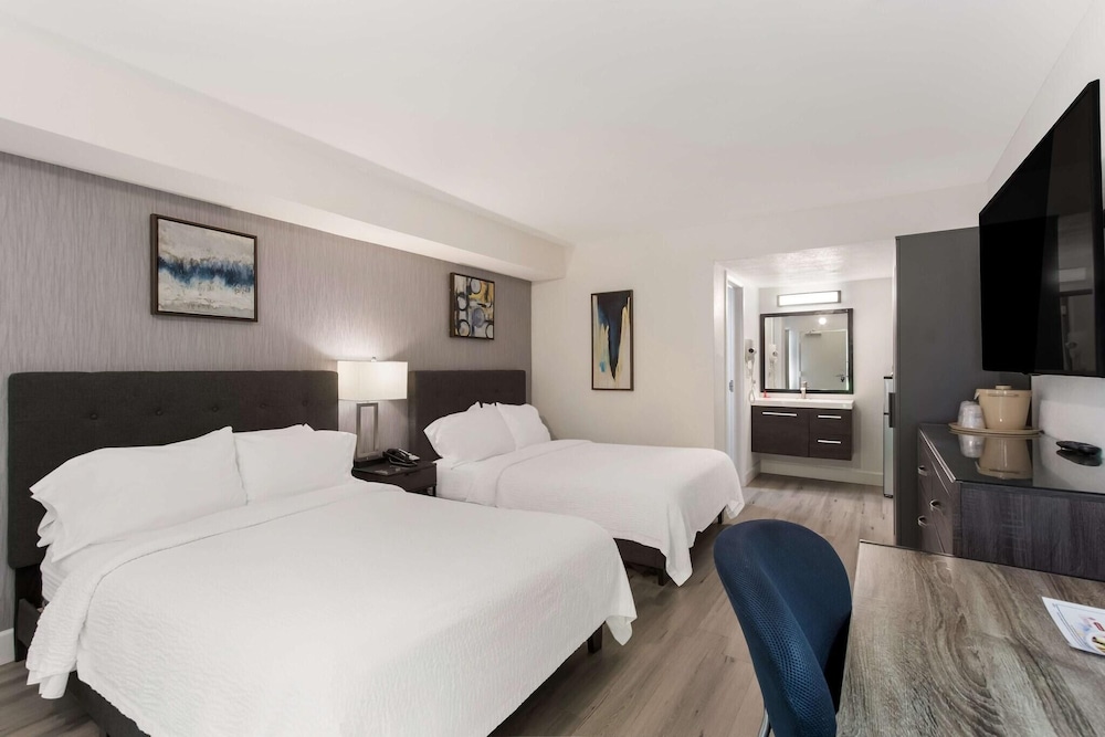 Standard Double Room, 2 Double Beds, Patio photo 1