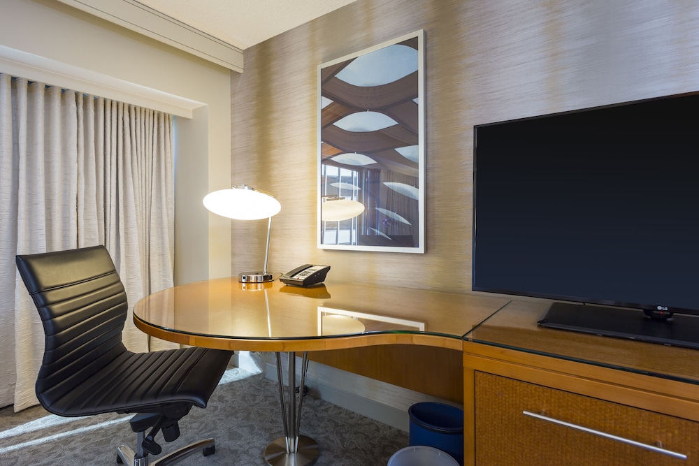 Classic Room, 1 King Bed, City View - Photo 3