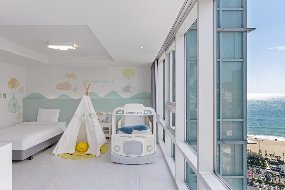 [Pool Package] Kids Suite + Free Pool Access for 2