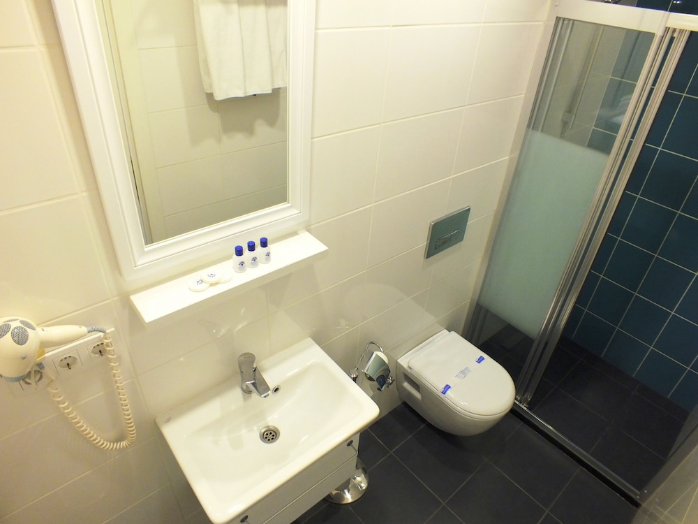 Standard Twin Room, 2 Twin Beds photo 3