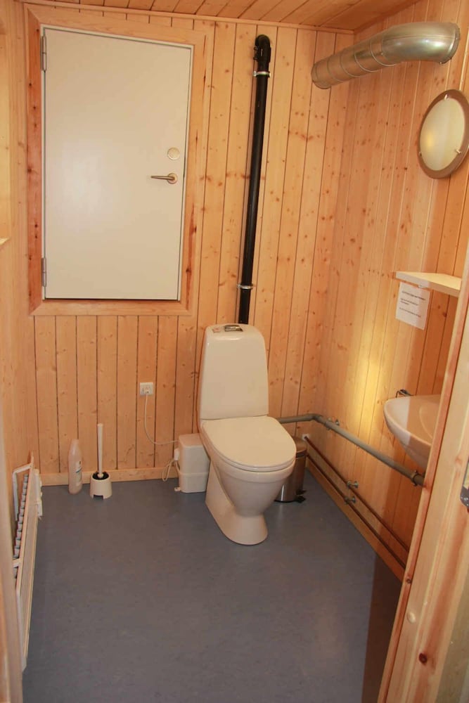 Twin Room, 2 Bedrooms, Non Smoking, Shared Bathroom photo 2