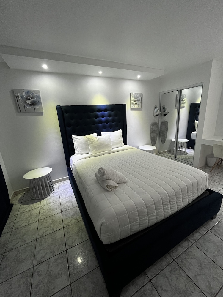 Basic Single Room, 1 Queen Bed