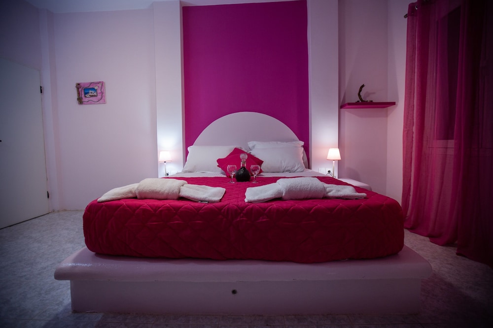 Superior Apartment, 1 Bedroom (Fuschia)