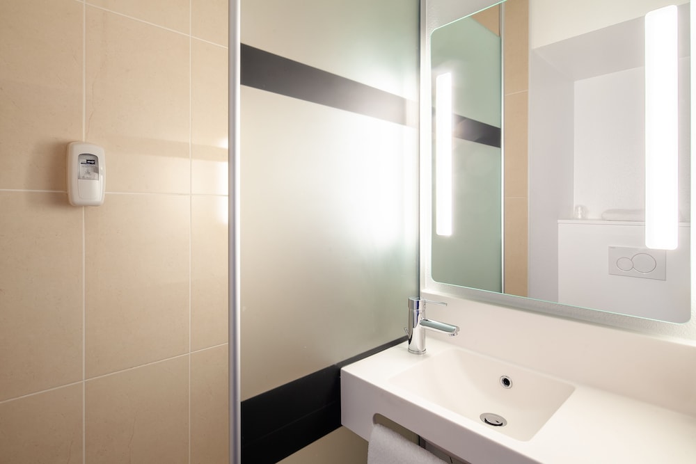 Superior Double Room, Non Smoking thumbnail 6