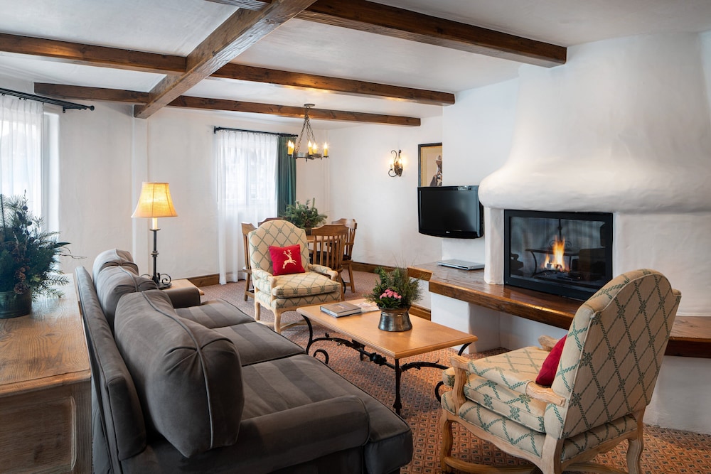 Vail Mountain 2 Bedroom Suite 1 King and 2 Doubles 1 Floor - Photo 5