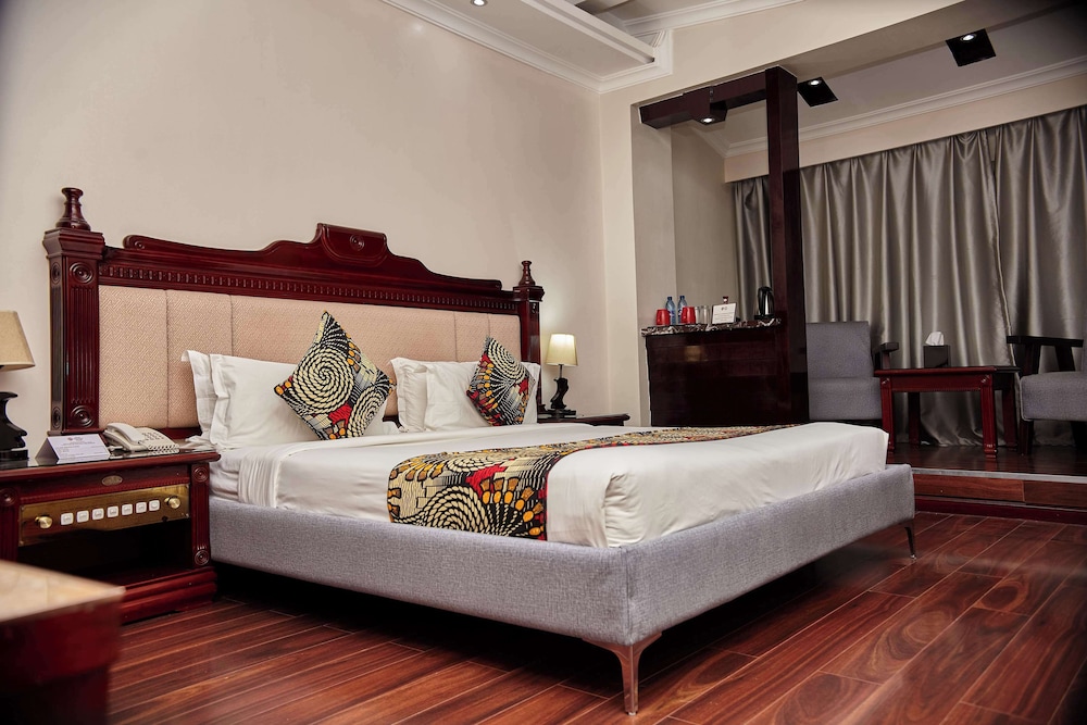 Executive Room, 1 King Bed, Non Smoking (Separate Lounge)