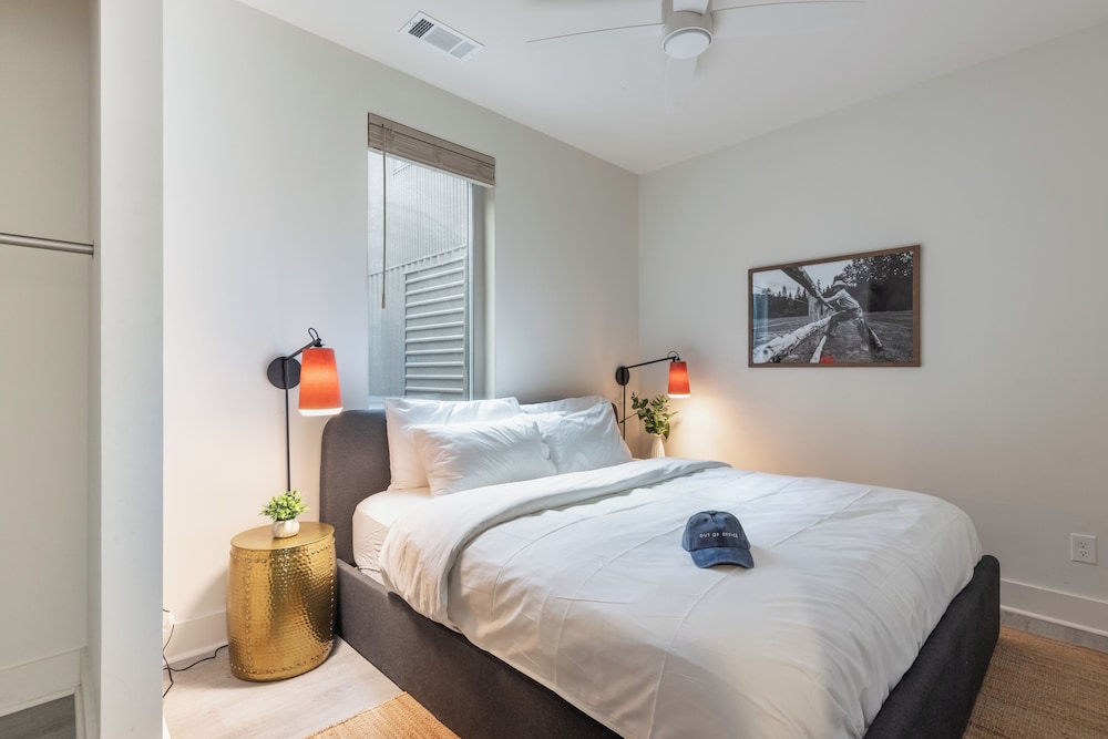 Bachelor Suite with Skyline Views