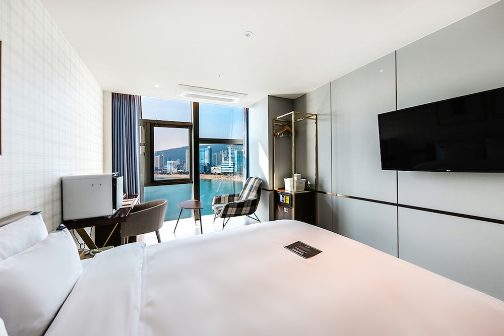 Suite Room -Breakfast Included,Unlimted Starbucks Coffee Bean,OTT Available,15PM CI / 13PM CO - Photo 2