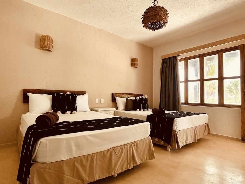 Room with 2 Single Beds, Garden view - Photo 1