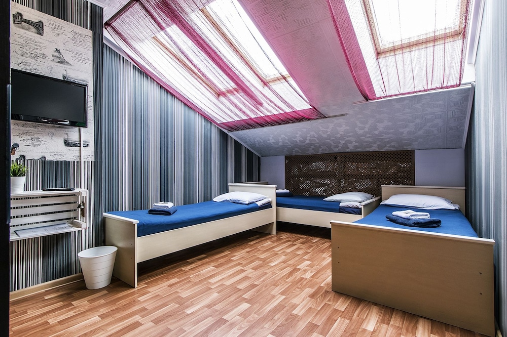 Basic Triple Room, 1 Bedroom, Shared Bathroom