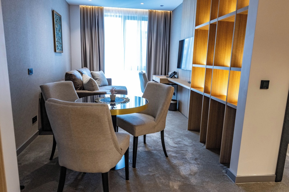 Executive Suite, City View