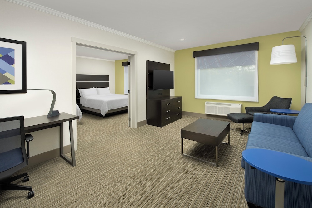 Suite, 1 Bedroom (Walk-In Shower) - Photo 1