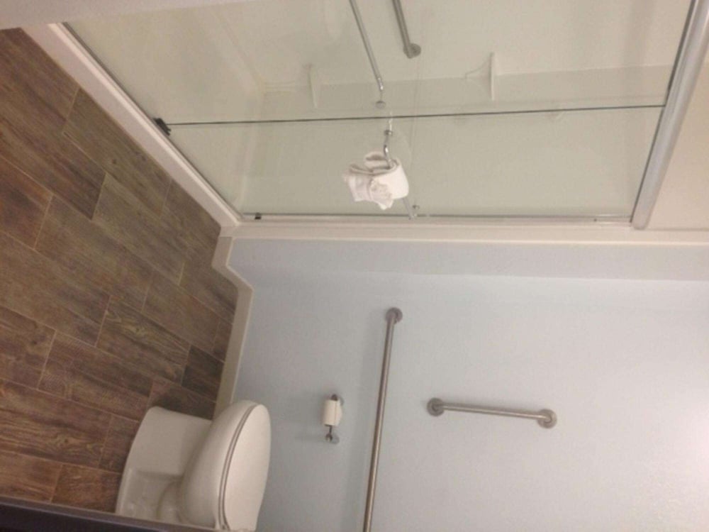 Room, 1 King Bed, Accessible, Bathtub (Mobility & Hearing) - Photo 3