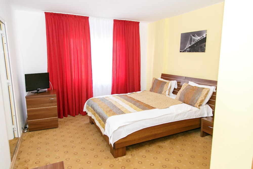 Basic Quadruple Room, 2 Queen Beds