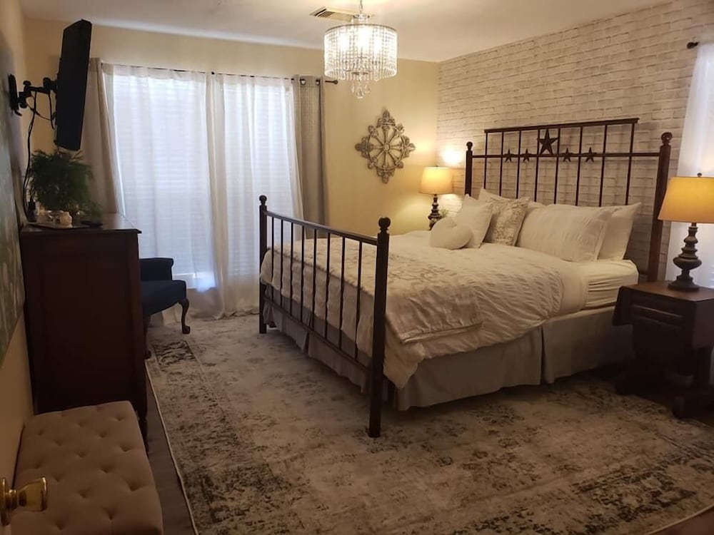 Superior House, Private Bathroom, Courtyard View (28 RAN)