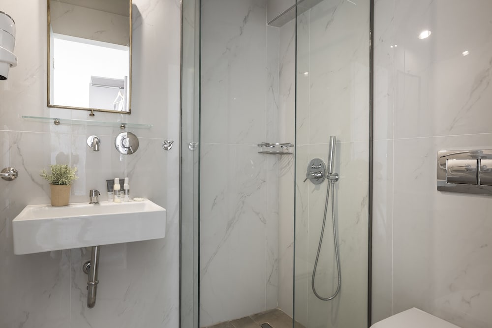 Double or Twin Room with Olive Grove View - Photo 4