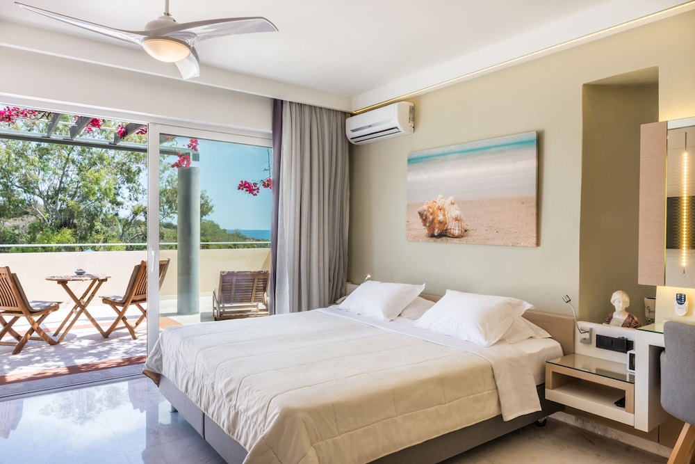 Premium Studio Suite, 1 Double Bed, Sea View photo 2