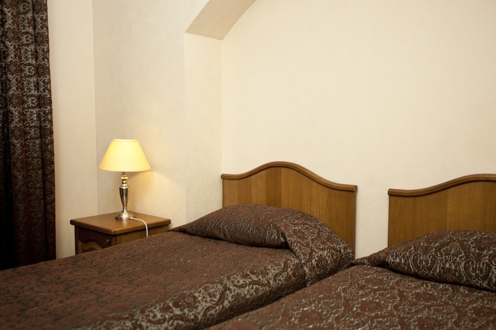 Economy Twin Room - Photo 4