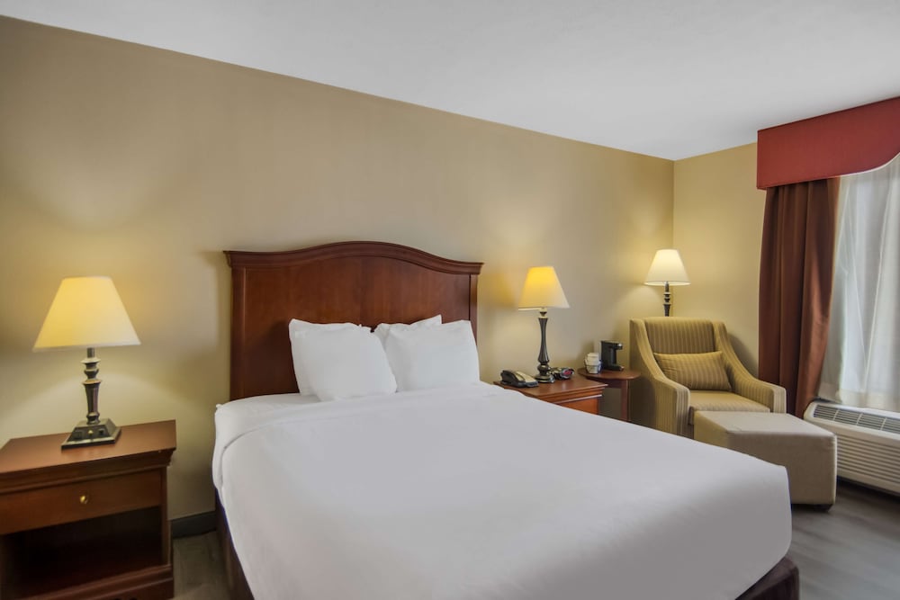 Standard Room, 1 Queen Bed, Accessible, Bathtub photo 1
