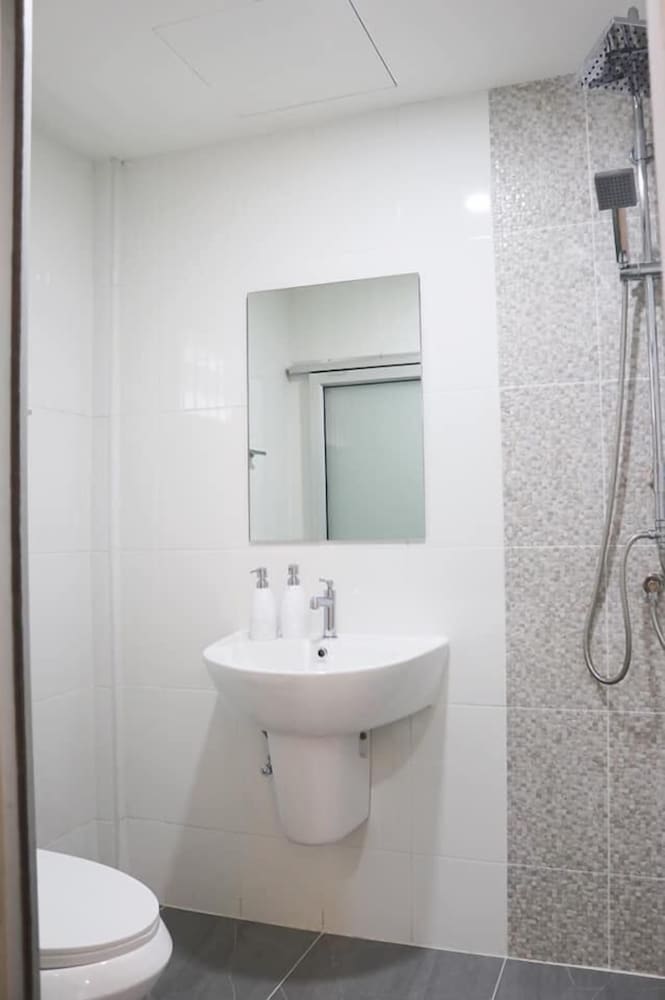 Standard Twin Room, Multiple Beds, Non Smoking, Ensuite photo 2