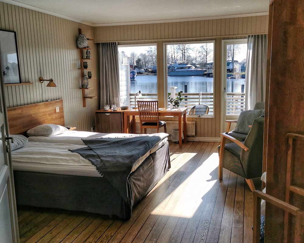 Standard Double Room, Lake View photo 1