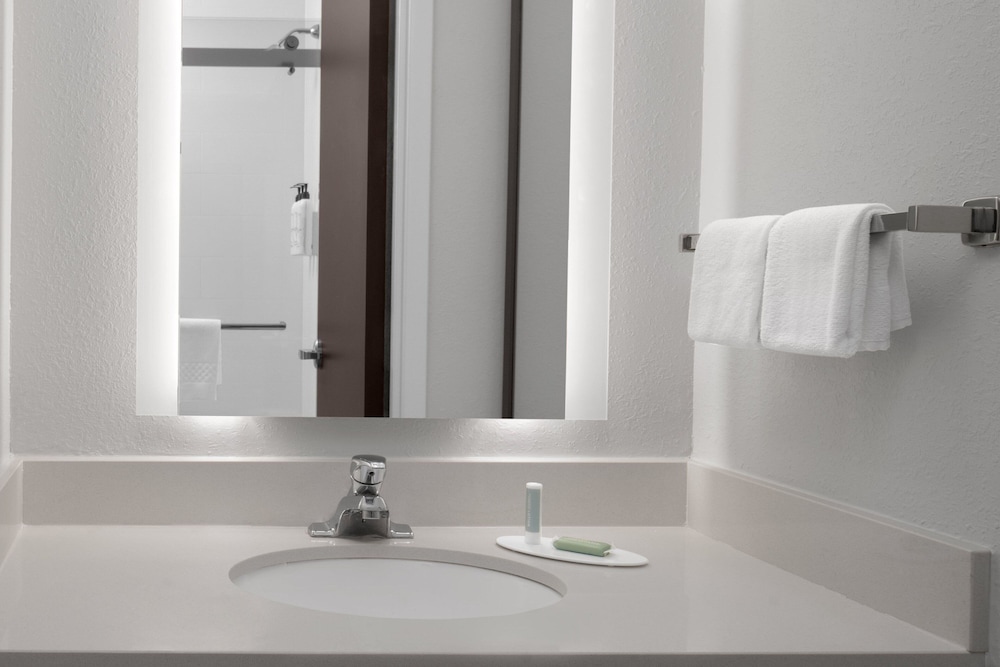 Studio Suite (Mobility Accessible, Tub) - Photo 5