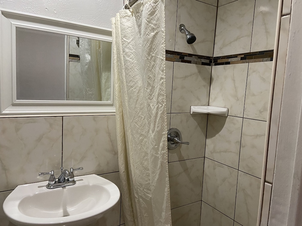 Suite, 1 Queen Bed photo 3