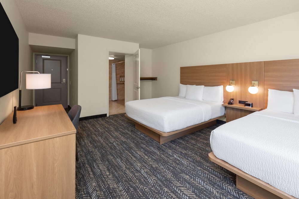 Room, 2 Queen Beds, Mobility Accessible, Non Smoking (Roll-in Shower) - Photo 5