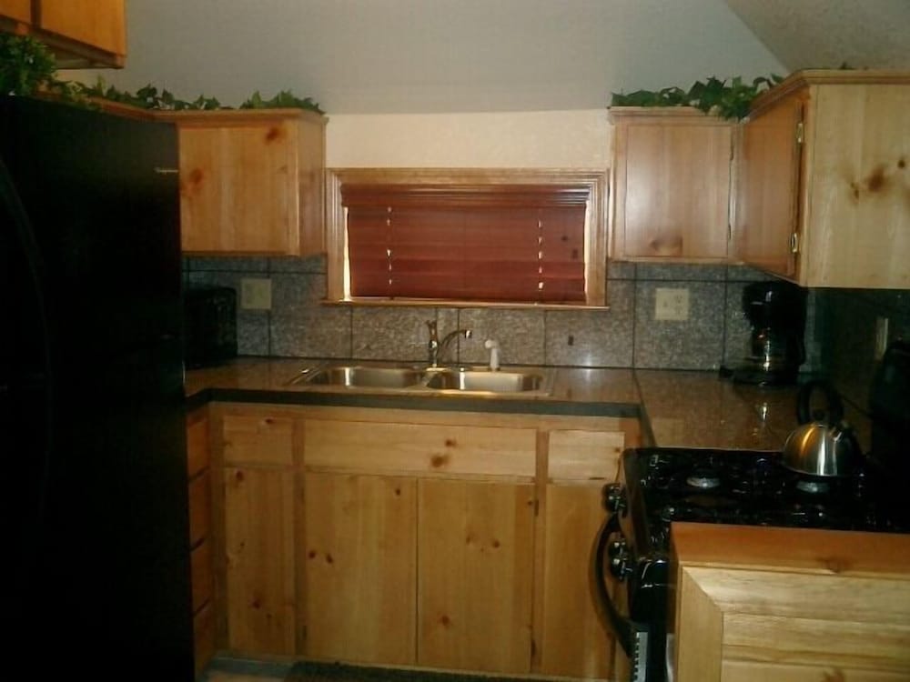 Zelco Cabin (Not at the Resort, but in Downtown Twain Harte) photo 3