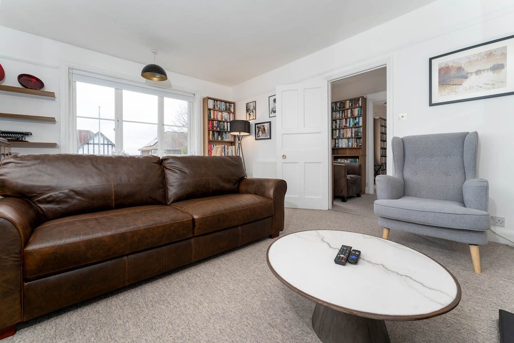 Apartment photo 2