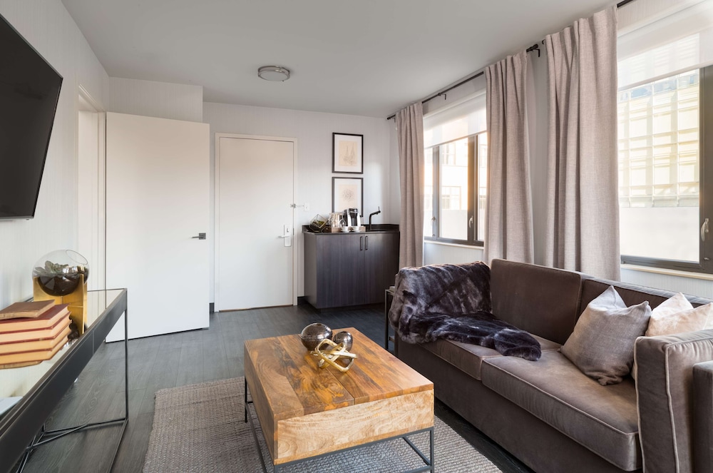 Suite, 1 Bedroom thumbnail 5