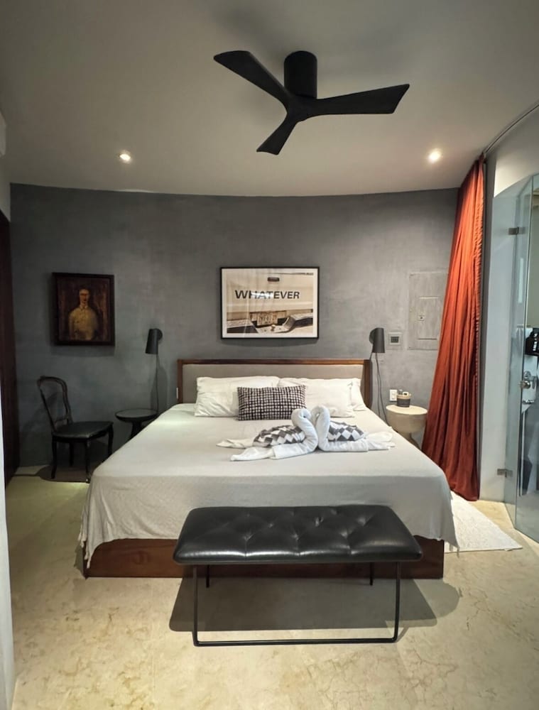 Design Condo, 2 Bedrooms, Beachfront