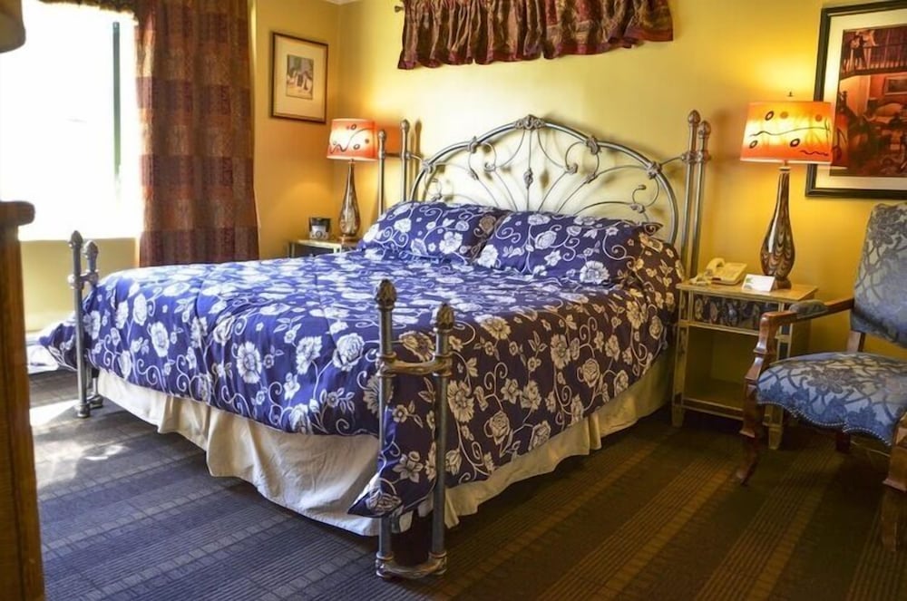 Parlour Suite photo 2