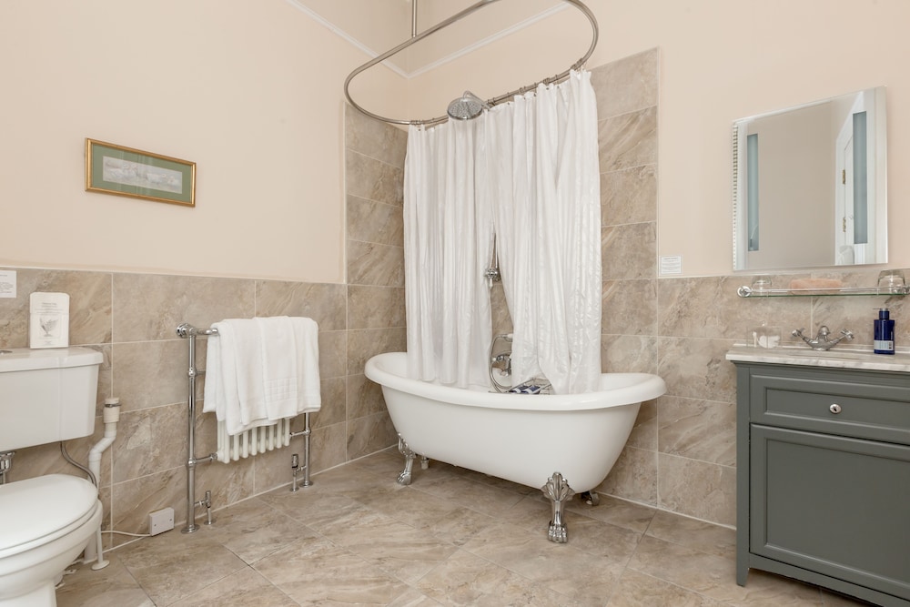 Deluxe Double Room, Bathtub (Four Poster Bed) photo 3