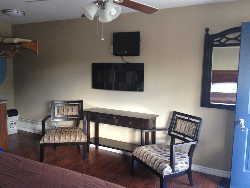 Standard Room, 1 King Bed, Non Smoking, Kitchenette