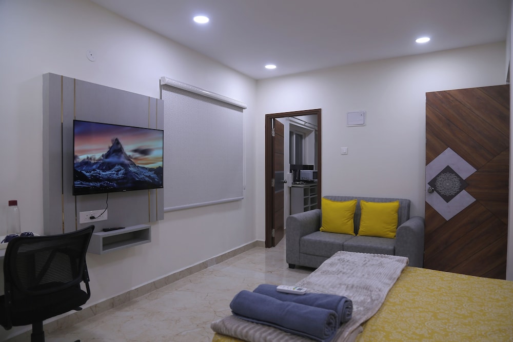 Signature Studio Suite, City View