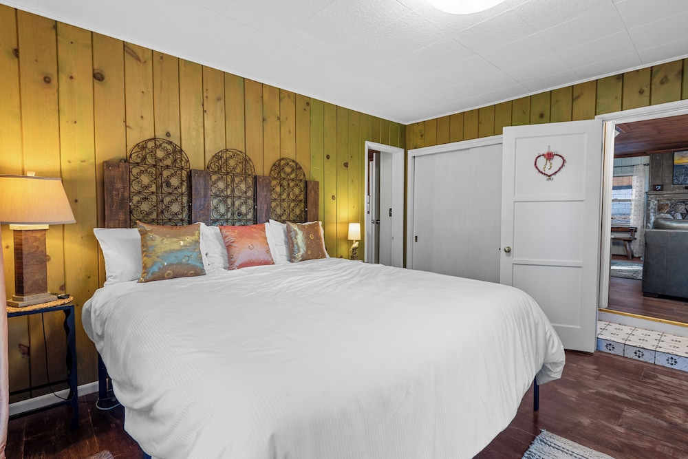 House, Multiple Beds, Hot Tub, Mountain View