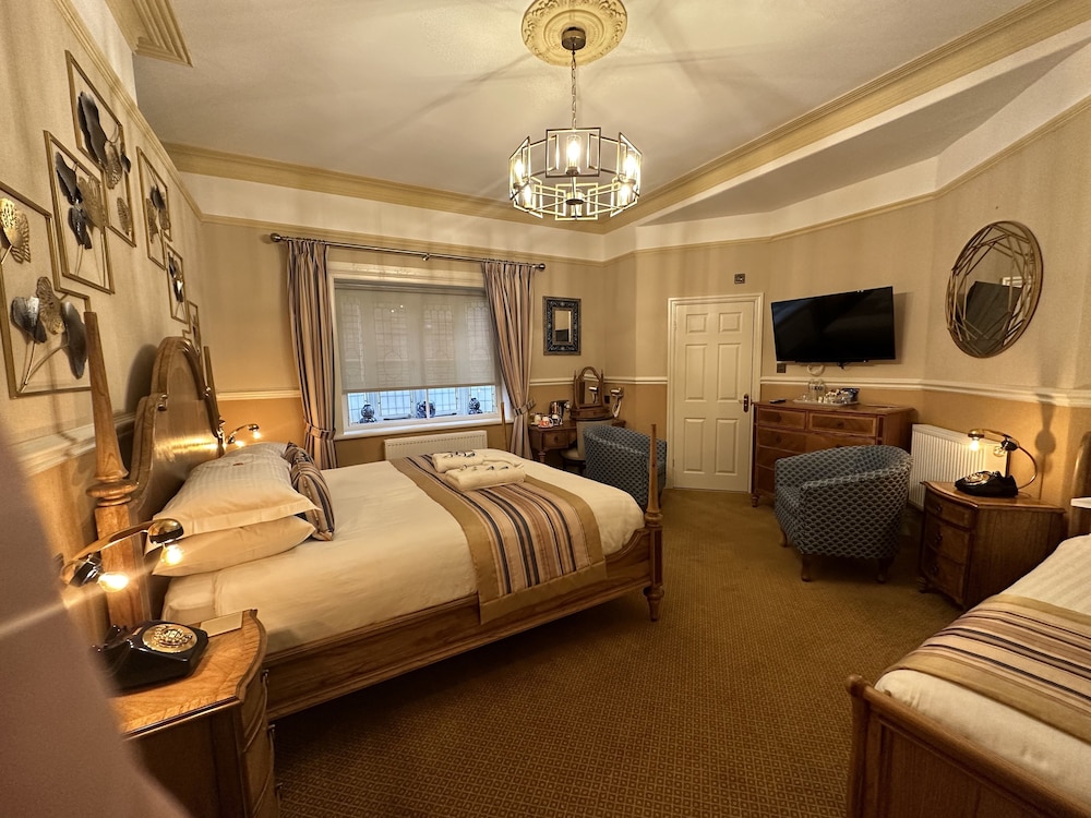Exclusive Triple Room, Multiple Beds, Jetted Tub, Ground Floor