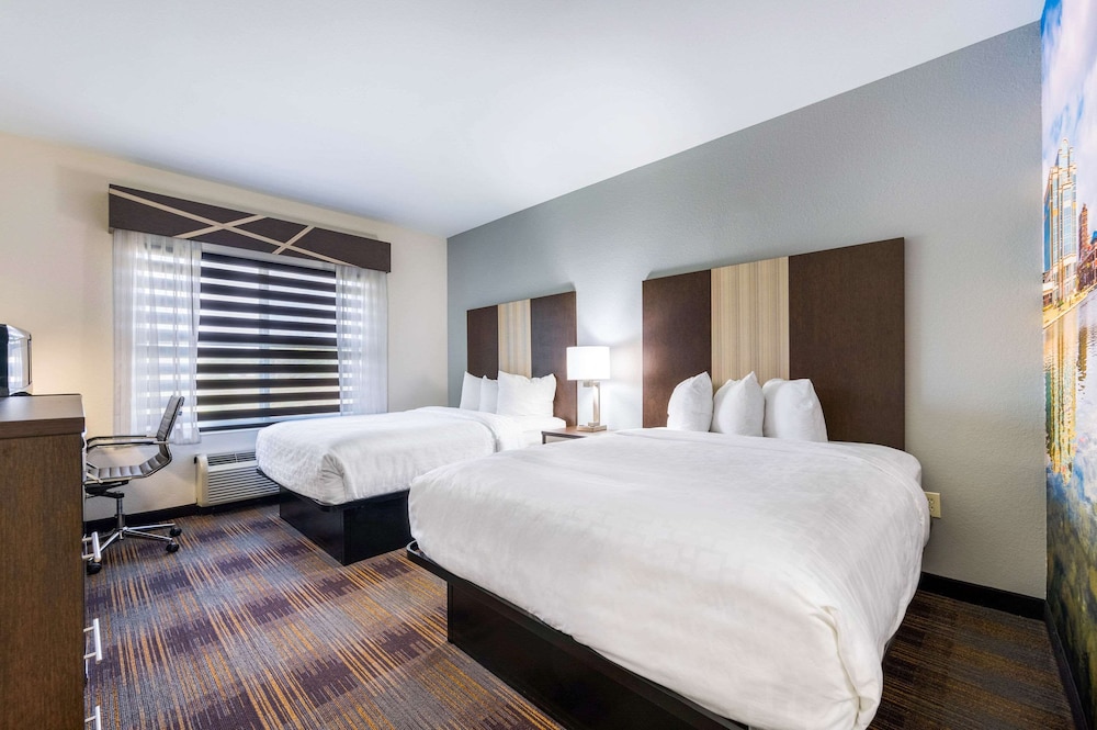 Standard Room, 2 Queen Beds, Non Smoking - Photo 1