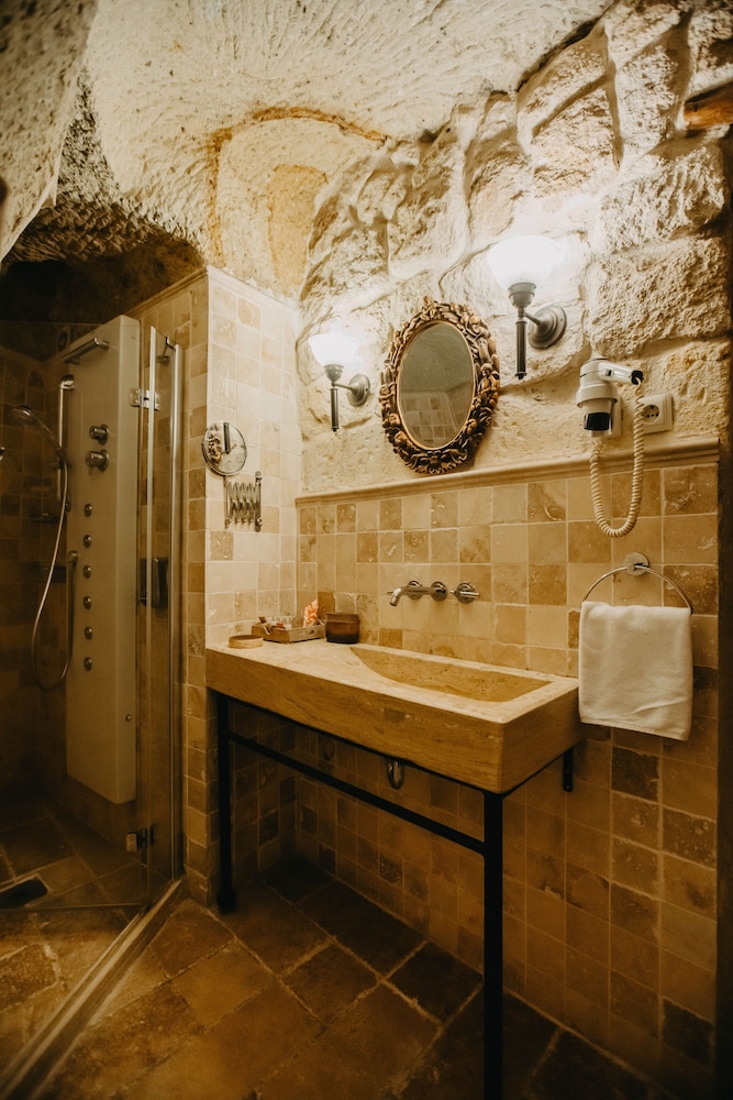 Deluxe Cave Room photo 2