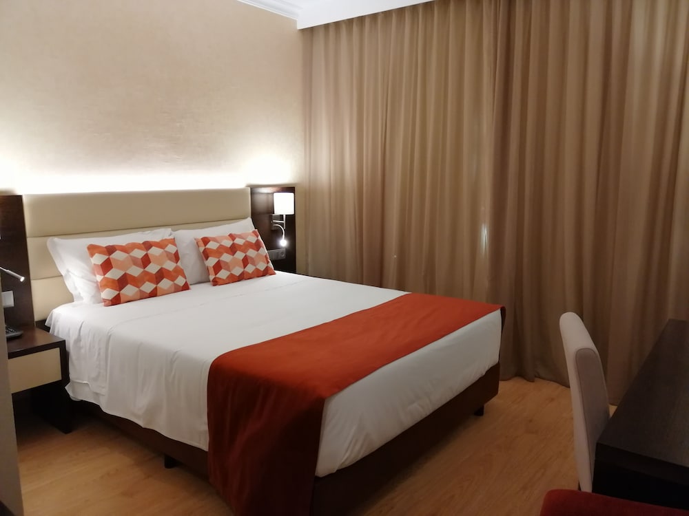 Double or Twin Room - Photo 8