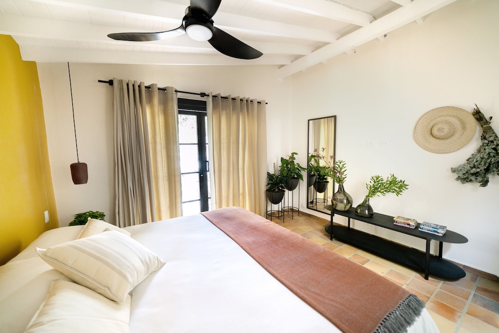 Deluxe Room - Photo 1