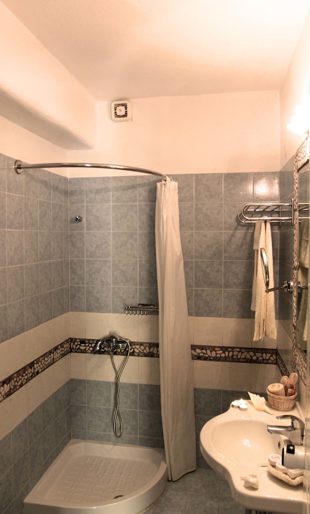Standard Double Room, 2 Twin Beds - Photo 2