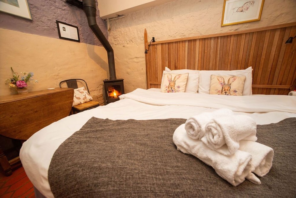Superior Double or Twin Room, Ensuite, Courtyard View photo 2